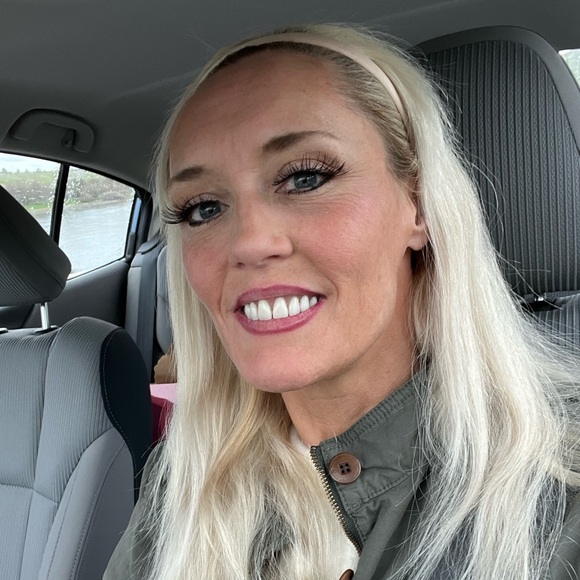 Meet your Posher, Posh - Picture 2 of 2